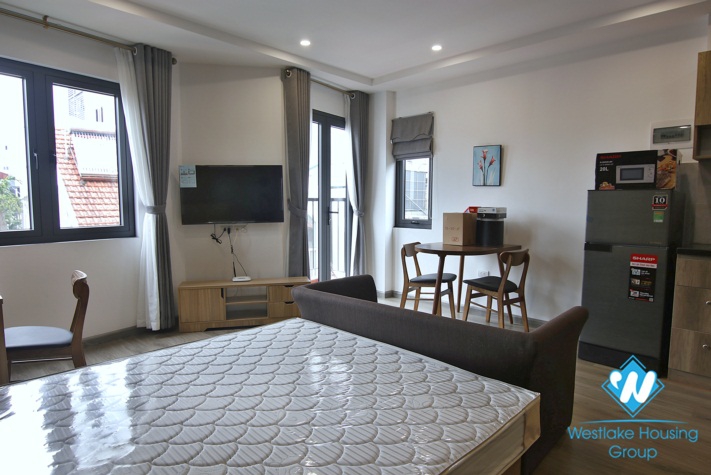 A nice furnitured studio with lovely balcony for rent on Linh Lang